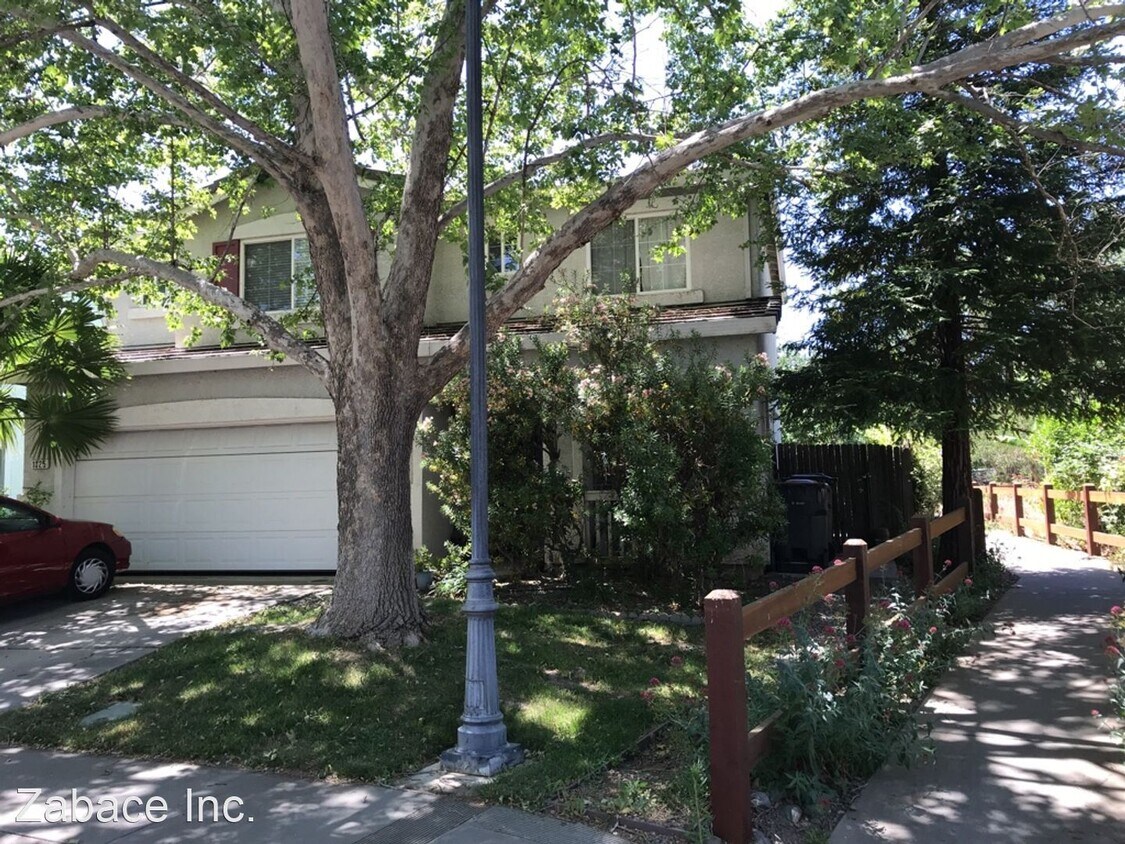 Primary Photo - 2 br, 2.5 bath House - 1025 Trinita Terrace