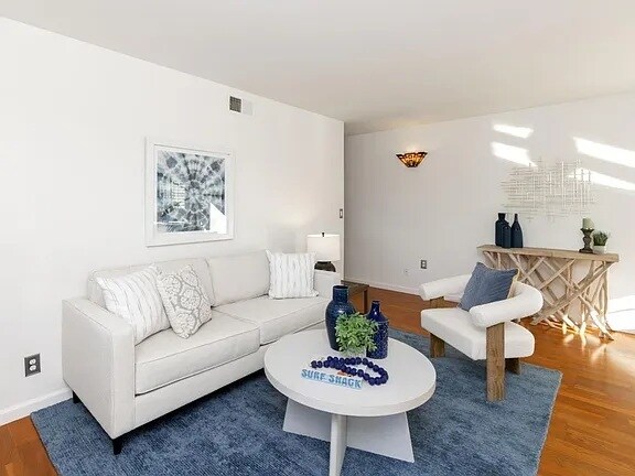 Living Room - 4460 Diamond St