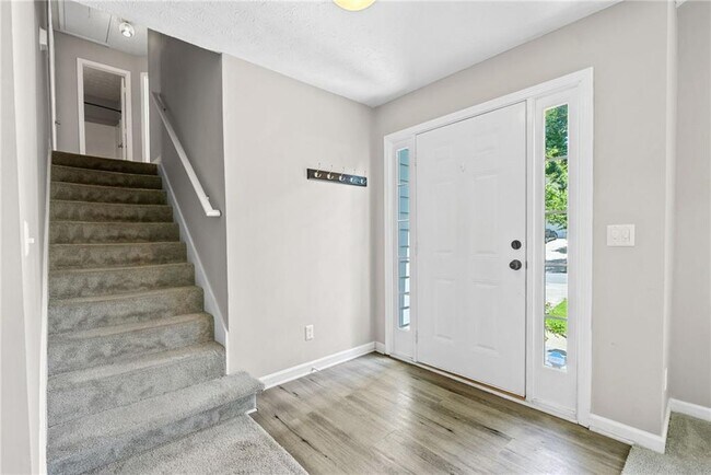 Foto del edificio - 5590 Princeton Oaks Dr