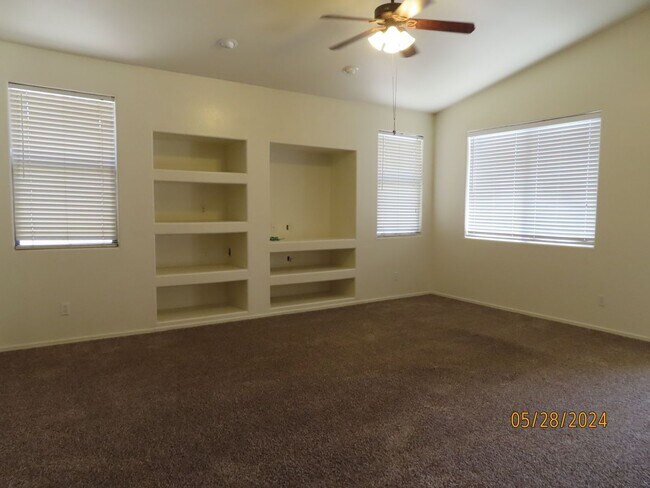 Foto del edificio - Sungroves 4 Bedroom 2 Bath Split Floor Plan