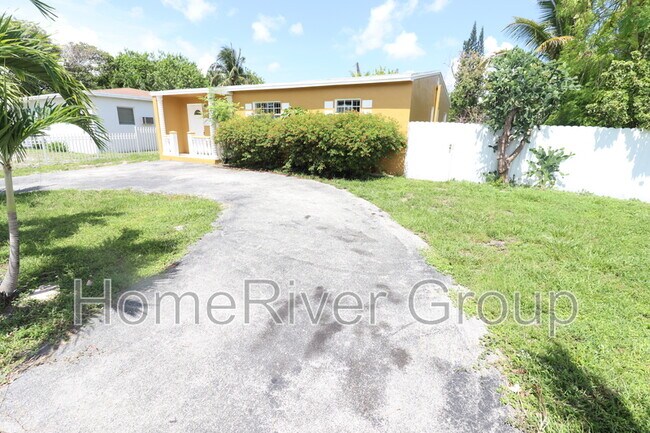 Foto del edificio - 15701 NE 14th Ave