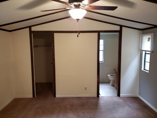 Building Photo - 104 Ransdell Ln