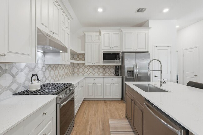 Foto del edificio - 4910 Shore Arbor Ln