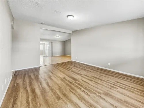 Foto del edificio - 8831 W Northview Ave