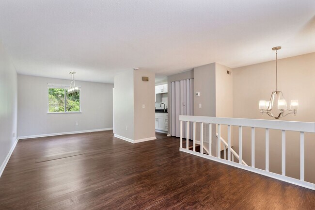 Building Photo - 2421 Camellia Dr