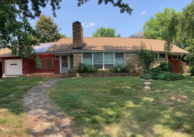 Foto del edificio - 3 BR/3 BA Home with Large Yard