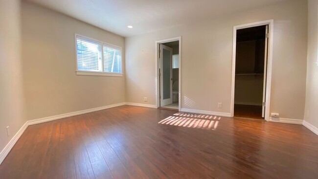 Building Photo - 4110 El Bosque Dr