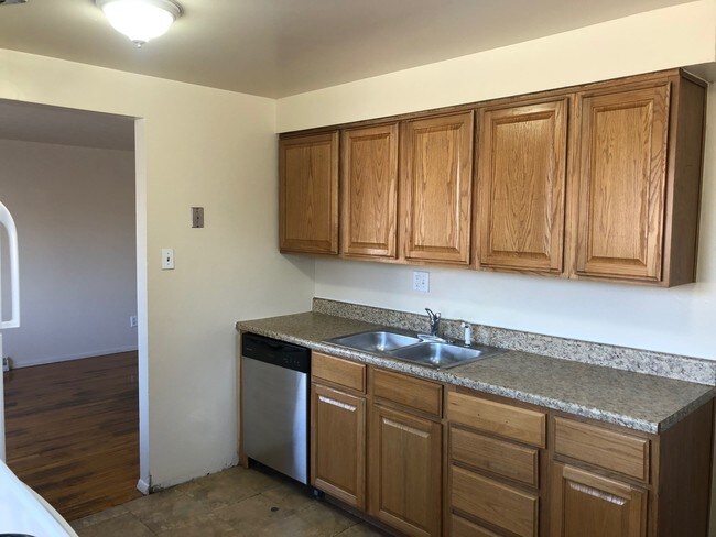 Building Photo - 2207 Reed Dr