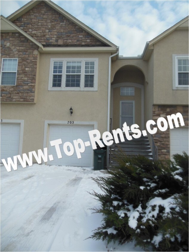 705 S Woodson Ln, Gardner, KS 66030 Townhome Rentals in Gardner KS