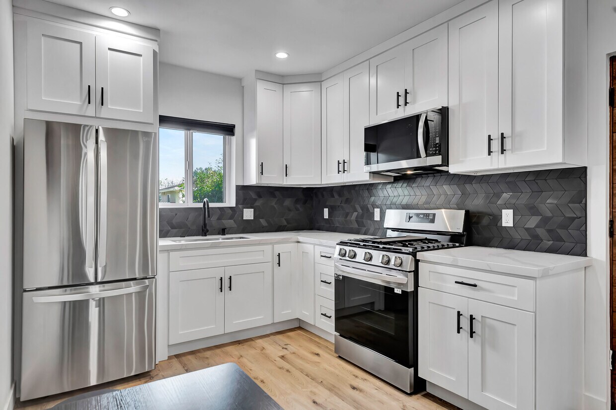 Primary Photo - 24447 Clipstone St