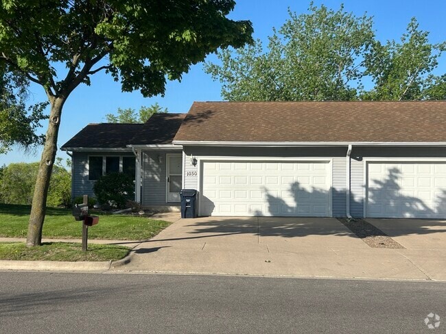 Building Photo - 1030 Oak Forest Dr