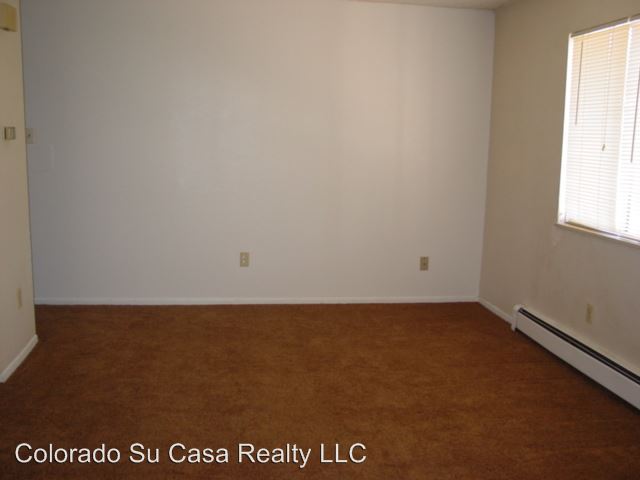 Building Photo - 2923 Straus Ln