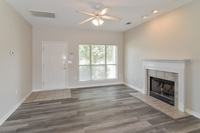 Foto del edificio - 449 Park Lake Dr