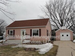 Building Photo - 546 Kelly St