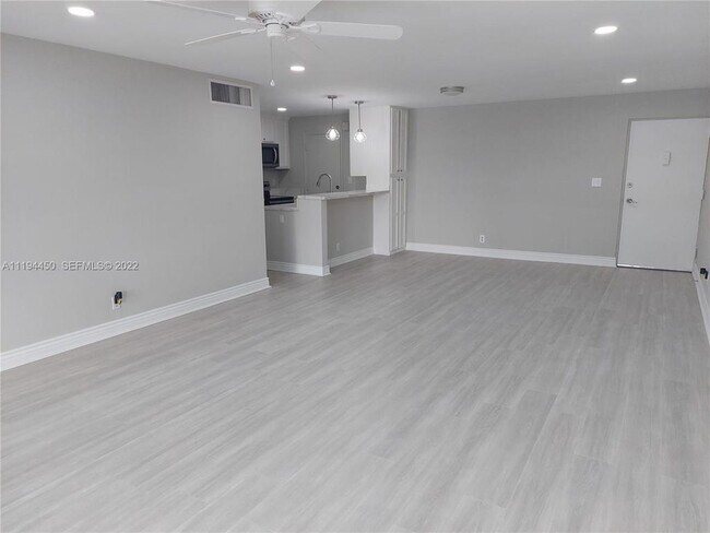 Foto del edificio - 1700 SE 15th St