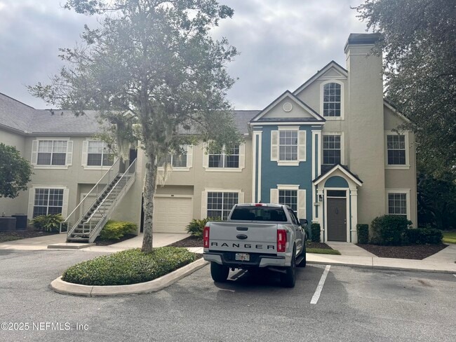 Building Photo - 13700 Richmond Park Dr N