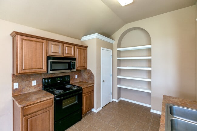 Building Photo - 3809 Los Arroyos Dr