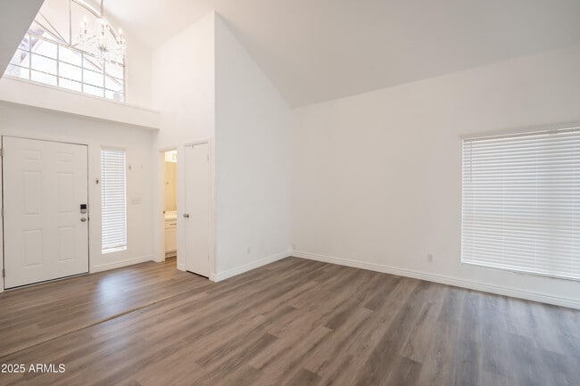 Building Photo - 1121 W Manor St