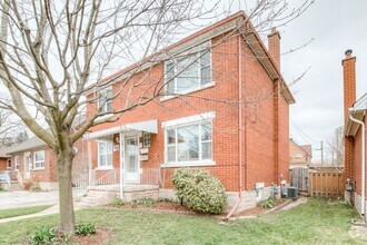 Building Photo - 98 Ellis Av