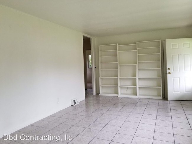 Building Photo - 3 br, 1 bath House - 4627 S Park Dr