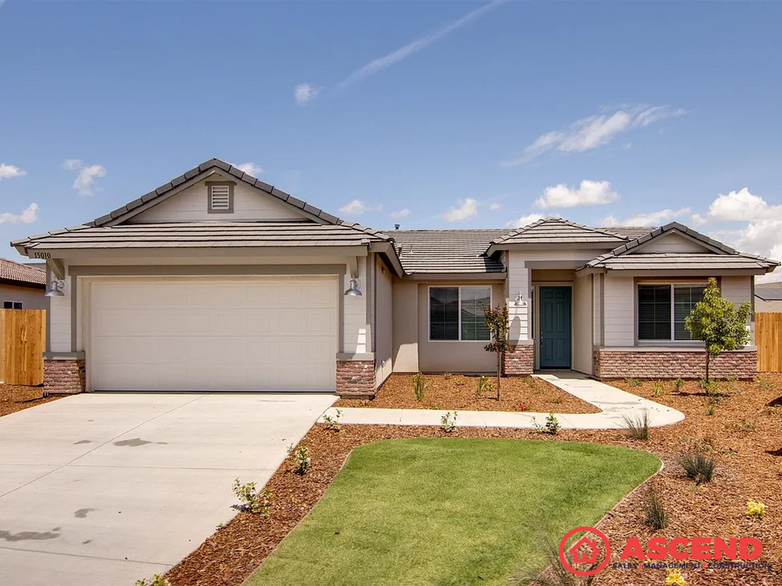 Primary Photo - Alluring Home Off Hageman and Rudd Ave!