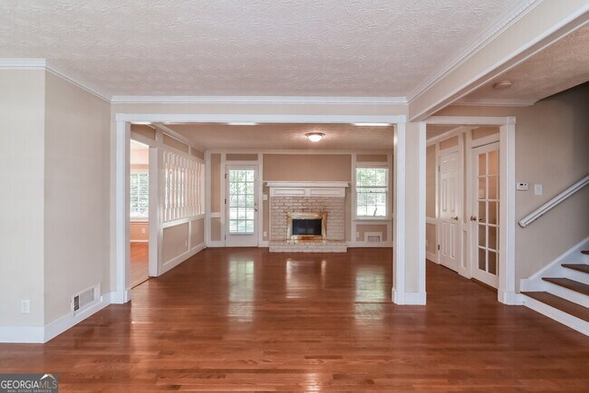 Building Photo - 737 Mountainbrooke Cir SW