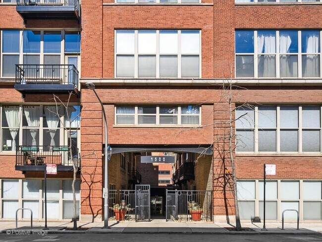 Building Photo - 1500 W Monroe St