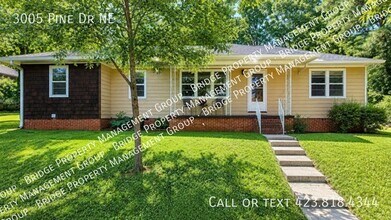 Building Photo - 3005 Pine Dr NE