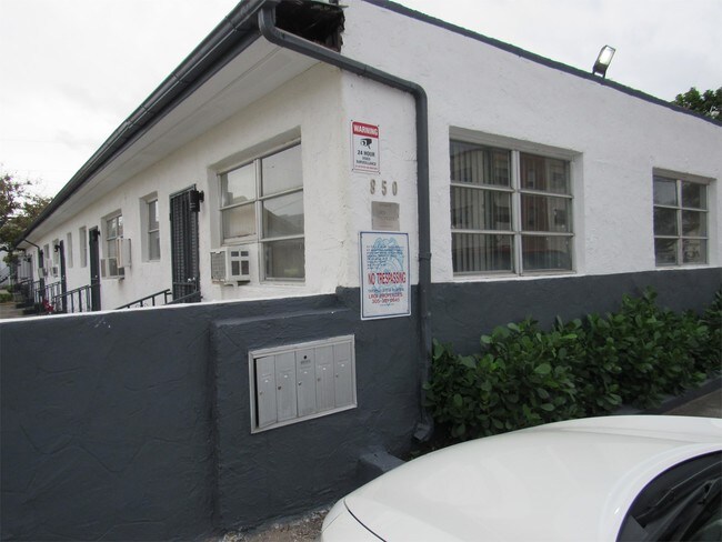 Building Photo - 850 SW 3rd St