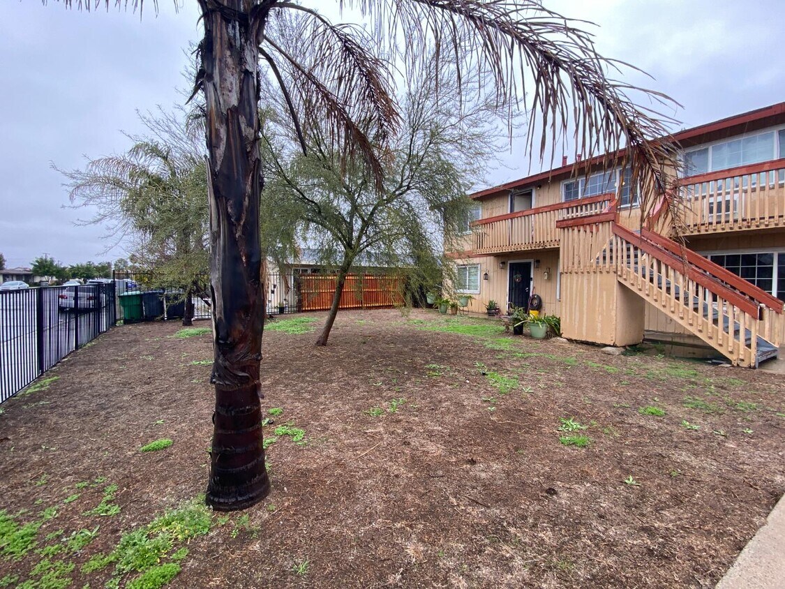 Foto del edificio - 15156 Elm Ct