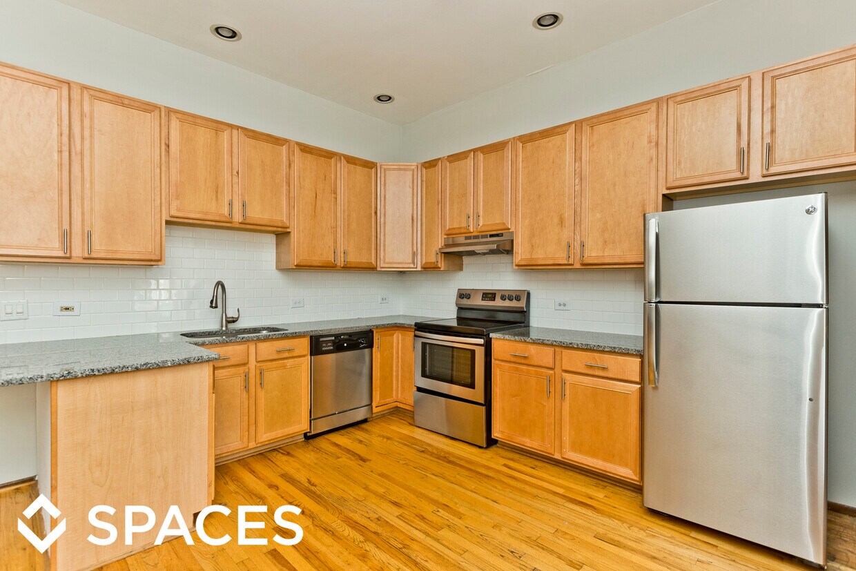 Primary Photo - 3055 N Sheffield Ave