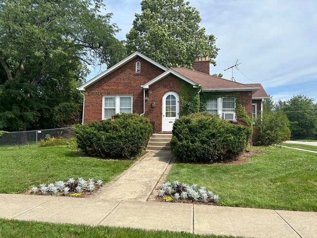 Building Photo - 994 Greenview Ave