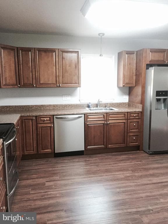 Building Photo - 578 Shorewood Dr