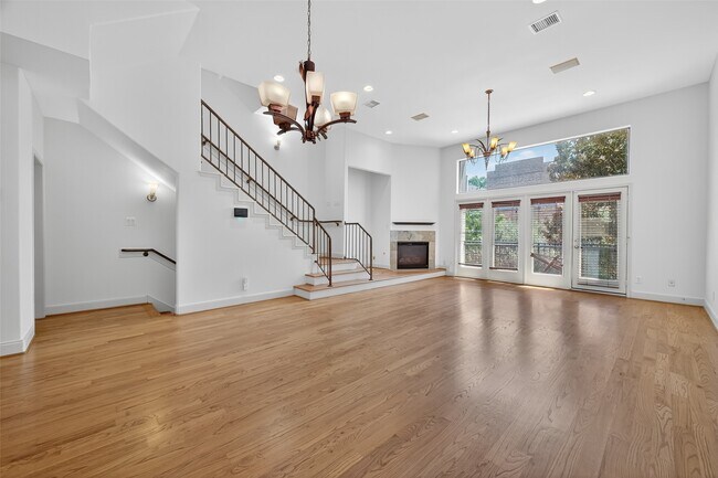 Building Photo - 5018 Lillian St