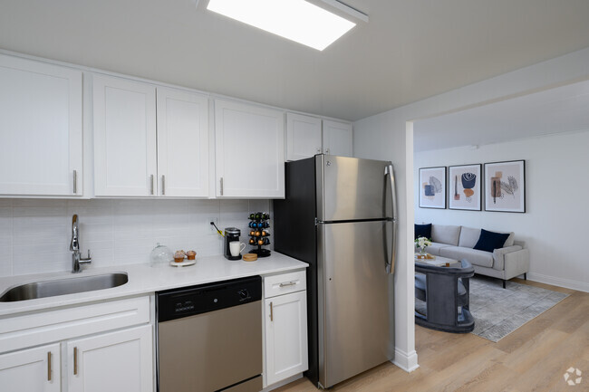 1BR, 1BA - Kitchen - Chestnut Hill Village Apartments