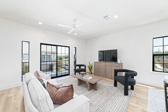 Building Photo - 11916 S Hoa Sen Cir