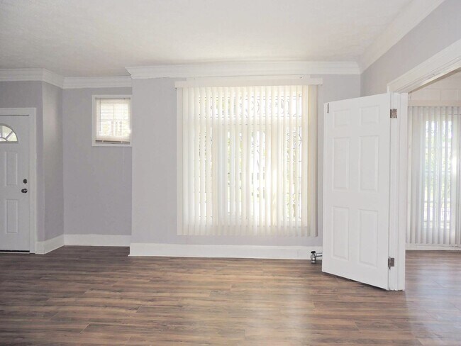 Building Photo - 3238 Euclid Heights Blvd