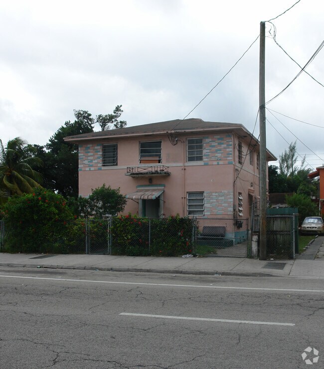 Foto del edificio - 450 NE 62nd St