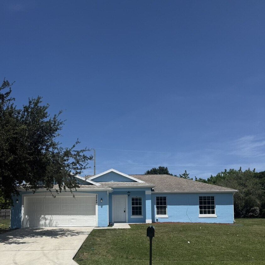 Foto principal - 2249 SE Friendship St