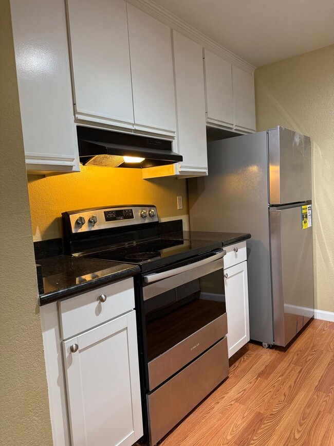 Foto del edificio - Spacious 2 Bedroom 2 Bath Condo with a View