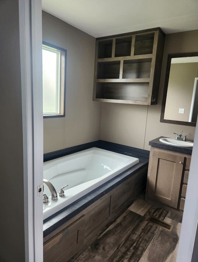 Building Photo - 150 Tonkawa Trl