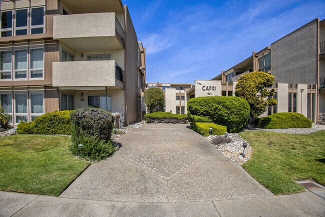 Building Photo - 1825 Shoreline Drive #202 - 2 bedroom | 2 ...