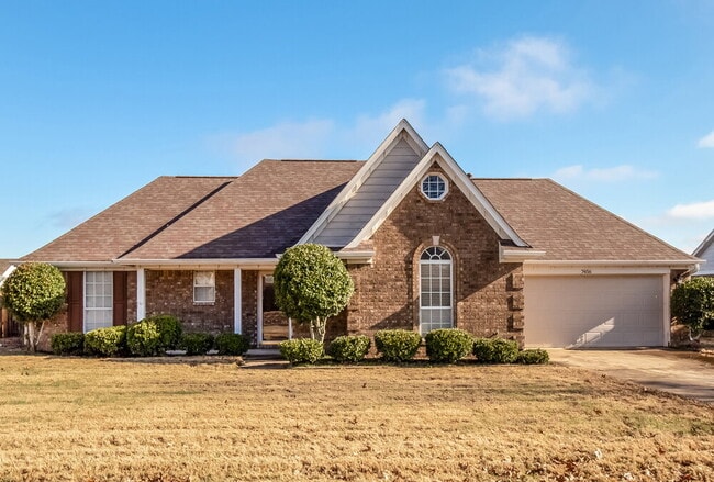 Building Photo - 7456 Jennifer Dr