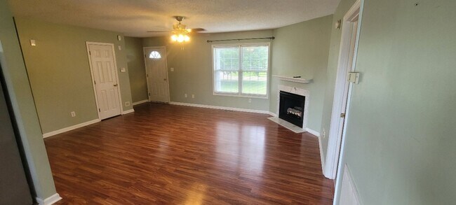 Foto del edificio - 3 BR - 2 BA Ranch in Garner