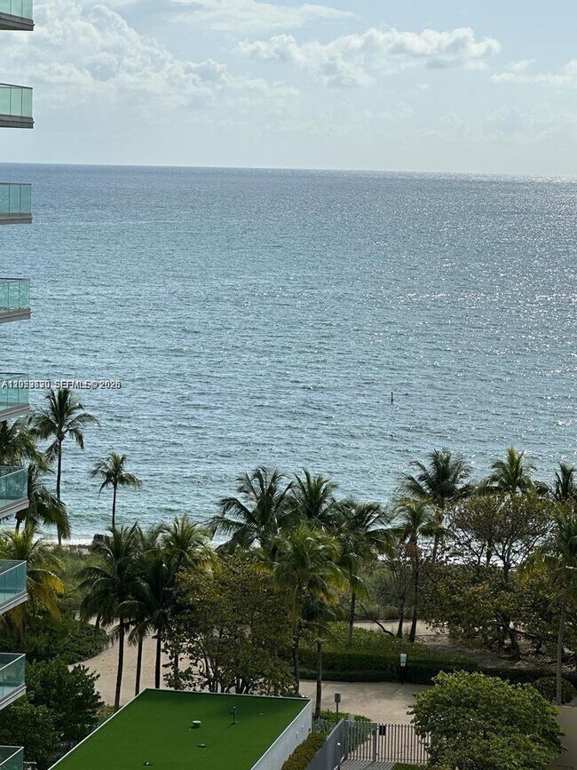 Foto del edificio - 10185 Collins Ave