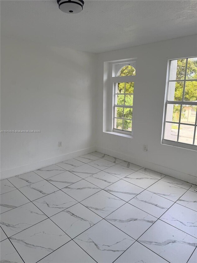 Foto principal - 1652 Madison St