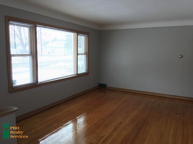 Foto del edificio - 3 Bedroom Home in South Saint Paul