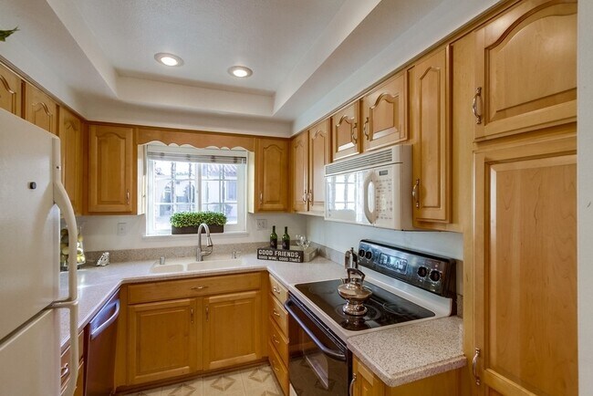 Building Photo - 12204 Rancho Bernardo Rd