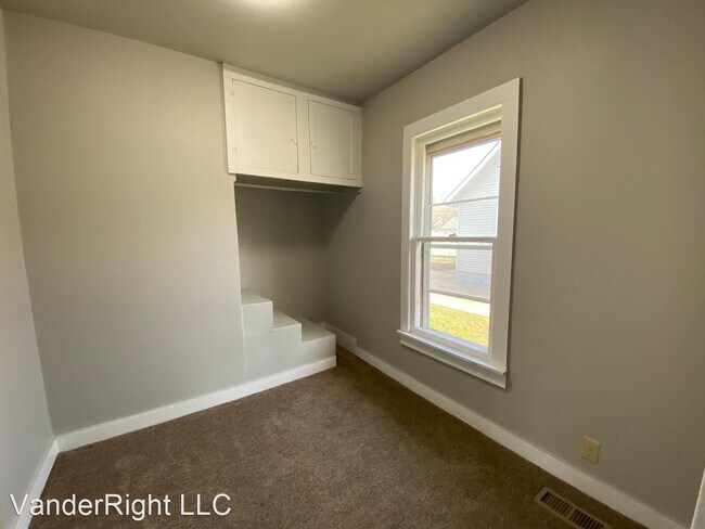 Building Photo - 1 br, 1 bath House - 818 N Prairie Ave
