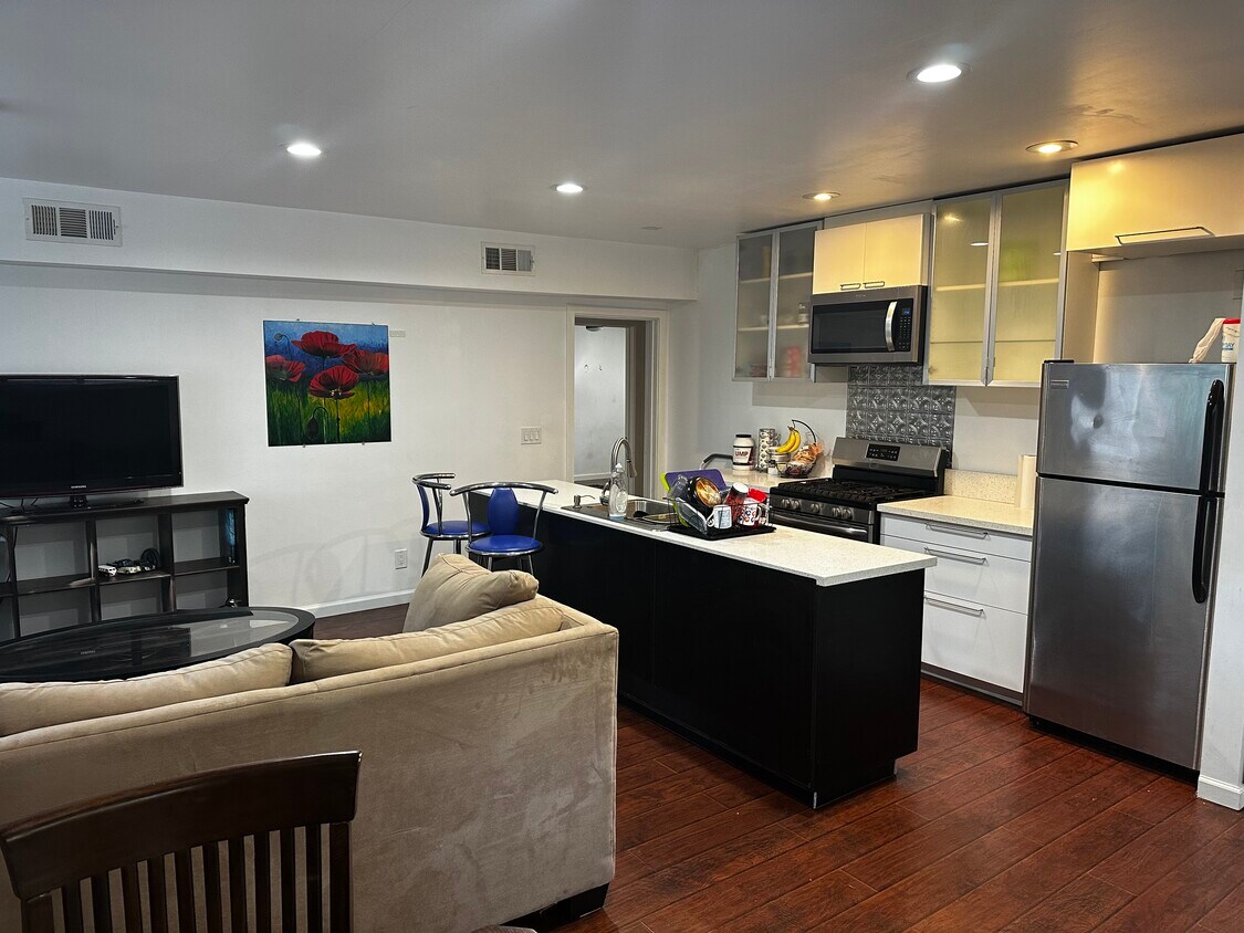 4021 Vanalden Ave Unit Casa Tarzana, Tarzana, CA 91356 Apartments in